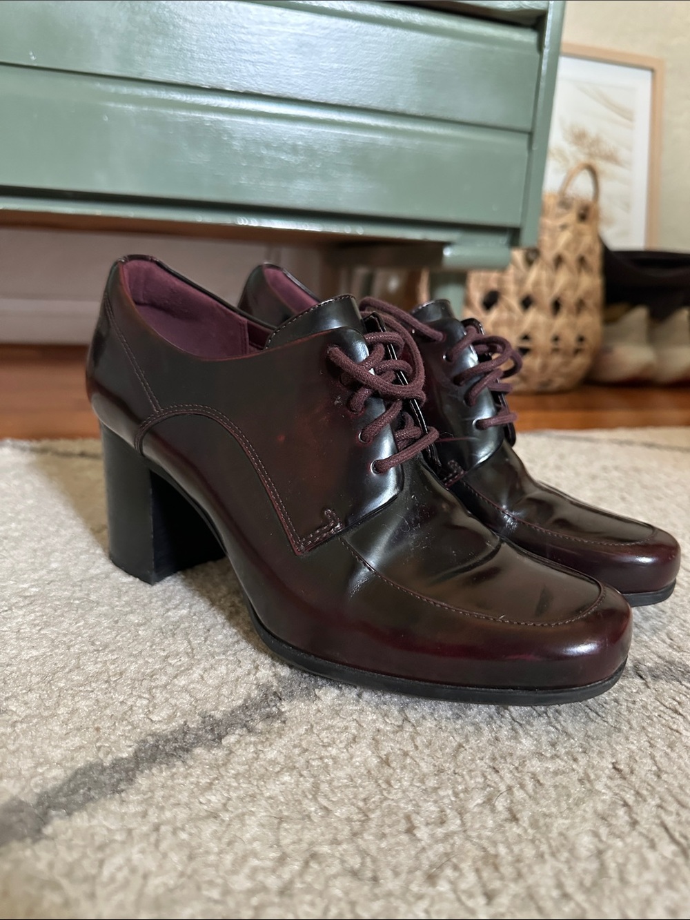 Clark’s Women's Burgundy Lace-Up Block Heel Oxfords